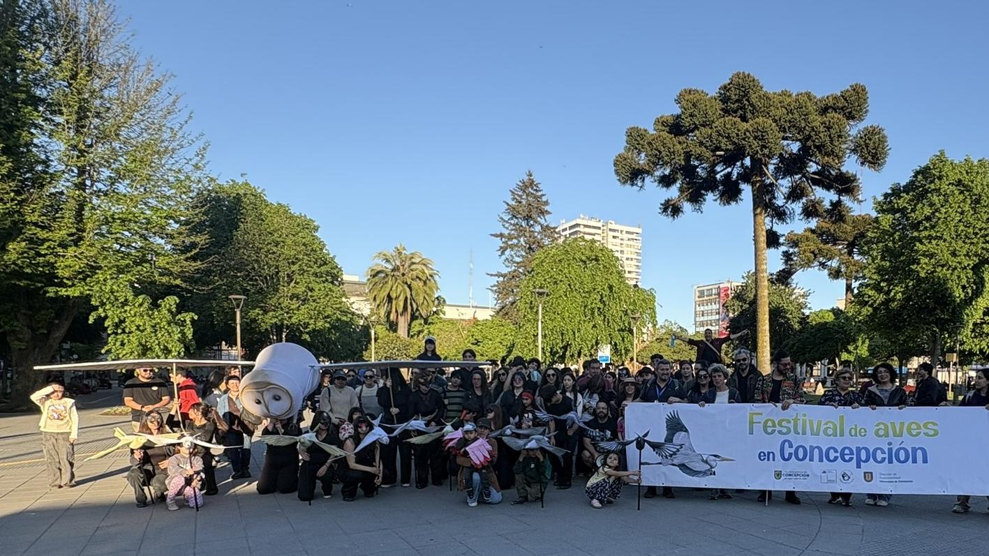 Foto de gente de pasacalle festival 