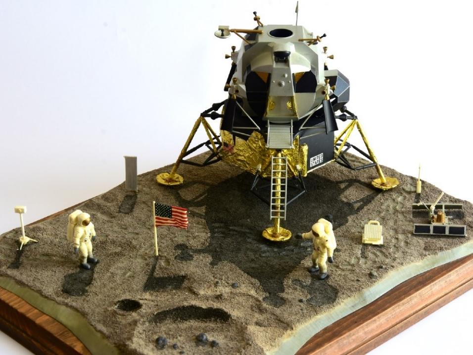 Base lunar a escala