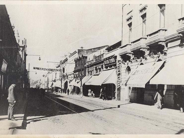 Tranvías en calle Comercio