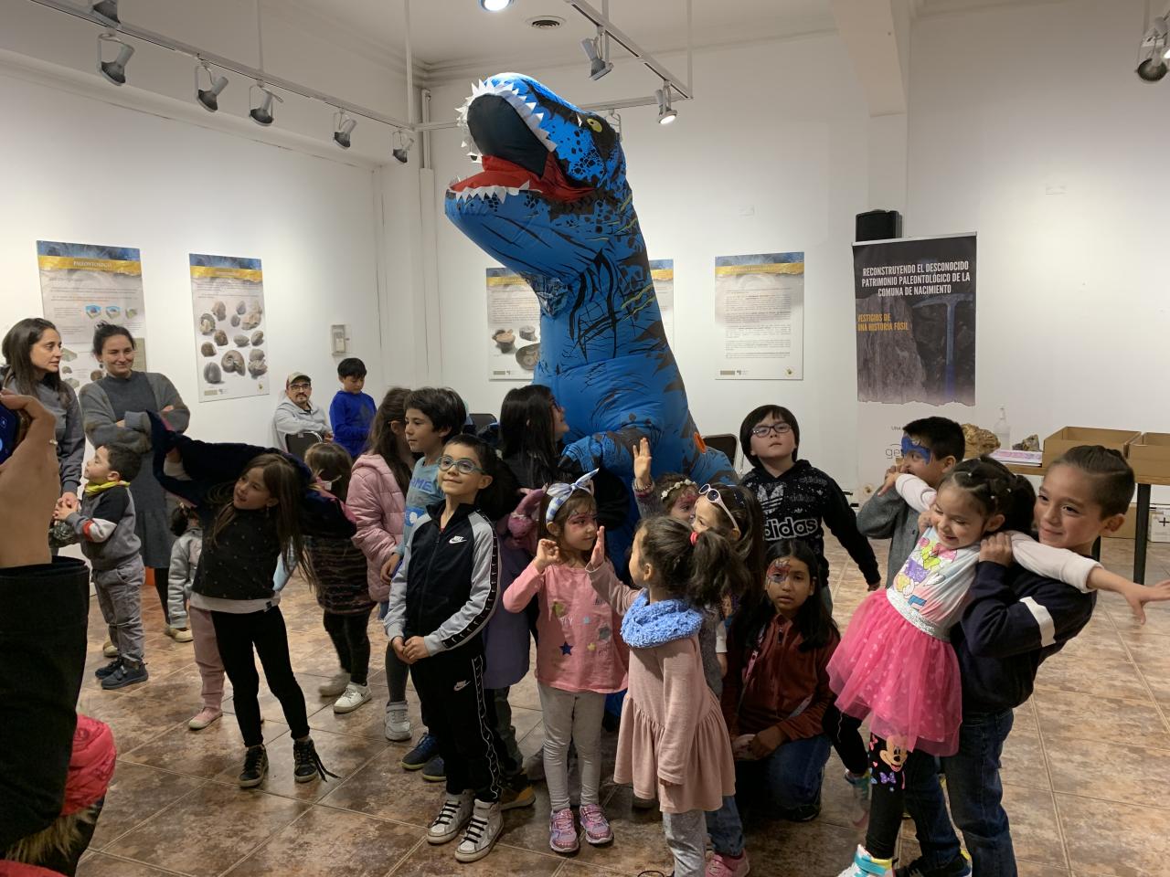 Exhibición Geológica y Paleontológica