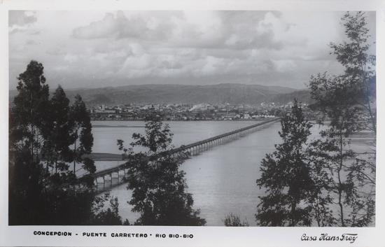 Fotografía blanco y negro de vista al Río Biobío 