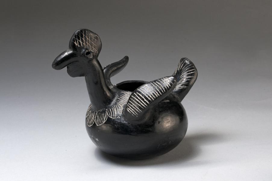 Pocillo globular con forma de ave Pocillo globular con forma de ave